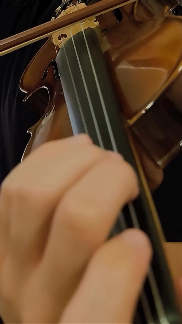 Karim playing Gülümcan on solo violin.
